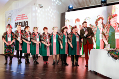 Uczestniczki-konkursu-odpowiadaja-na-pytania-jury-fot.-MRiRW