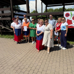 Koło Gospodyń Wiejskich w Łążynku odbierające wyróżnienie