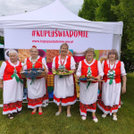 Laureaci drugiego miejsca: Koło Gospodyń Wiejskich  Specbabk z Murzynowa pozujące do zdjęcia  podczas  Konkursu kulinarnego Polska Smakuje w Pszczewie