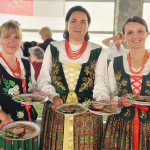 Koło Gospodyń i Gospodarzy Miejskich "Góralska Zagroda" w Czarnym Dunajcu z potrawą Szara kluska w towarzystwie królewskiej kaczki i żurawiny z torfowisk dunajeckich – wyróżnienie w konkursie