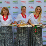 Stowarzyszenie Gospodyń Wiejskich Więcierżanki z potrawą konkursową „Babka ziemniaczana z sosem grzybowym i kapustą zasmażaną”
