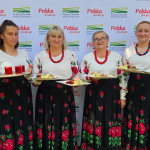 Koło Gospodyń Wiejskich w Szczyrzycu z potrawą konkursową „Polędwiczki w sosie grzybowym z kluskami”