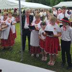 Zdobywcy drugiego miejsca w konkursie - Koło Gospodyń Wiejskich w Sędziszowej podczas prezentacji konkursowej, powiat gorlicki.