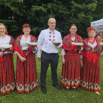 Koło Gospodyń Wiejskich Szczereżanki, powiat nowosądecki, z potrawą Kwaśnica z grzybami ze szczyptą niedźwiedziego czosnku i ziemniakami