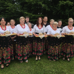 Koło Gospodyń i Gospodarzy Wiejskich w Pagorzynie, powiat gorlicki, z potrawą Zalewajka z królika .