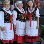 Koło Gospodyń Wiejskich Lutoryż w trakcie pozowania do zdjęcia