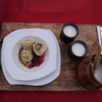 Zwycięska potrawa przygotowana przez Koło Gospodyń Wiejskich w Stawigudzie Stawigudzianki, Dzyndzałki warmińskie z długo pieczoną kaczką, demi glace z jałowcem i emulsją z palonego masła podawane z zsiadłym mlekiem