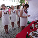 Koło Gospodyń Wiejskich w Łężanach podczas prezentacji Warmińskiej Uczty — długo pieczonej nogi gęsi z szarymi kluskami, ćwikłą z chrzanem i nutą żurawiny, pierwsze miejsce w Reszlu