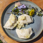 Pierogi z kurdybankiem - potrawa przygotowana przez KGW w Mścicach, laureat III miejsca
